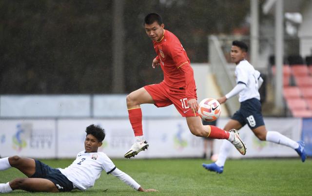 娱乐平台-U17亚预赛射手王来自中国！15岁新星王钰栋3场8球