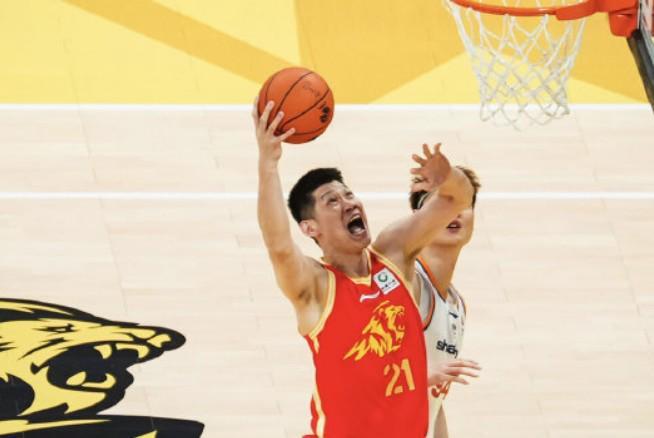 Yabo Sports-记者：带伤坚持、倾尽所有，胡金秋用行动诠释了什么叫领袖